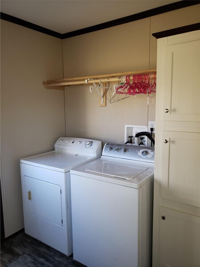Building Photo - 132 Granbury