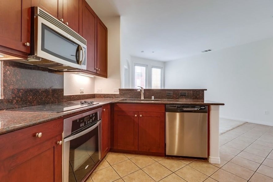 Open Kitchen - 3950 Ohio St