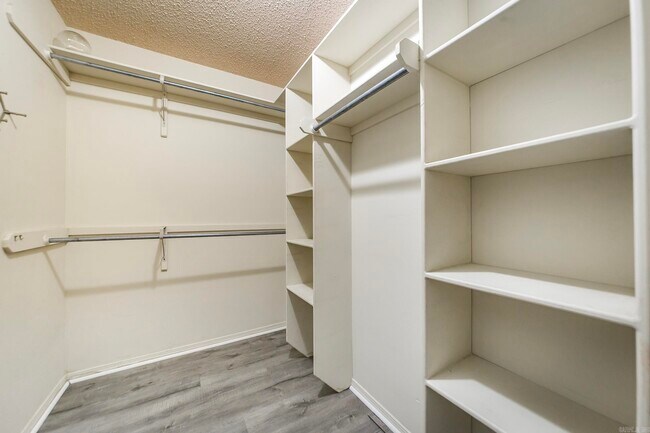 Building Photo - 216 Chantilly Cir