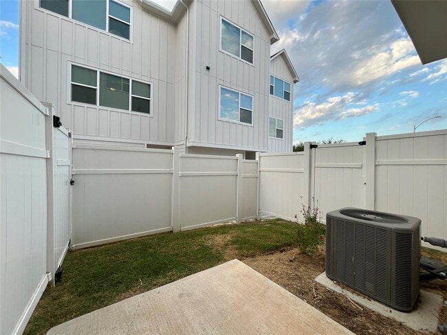 Building Photo - 11402 Pastini Cir