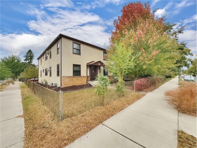 Primary Photo - 3252 Grand Ave S