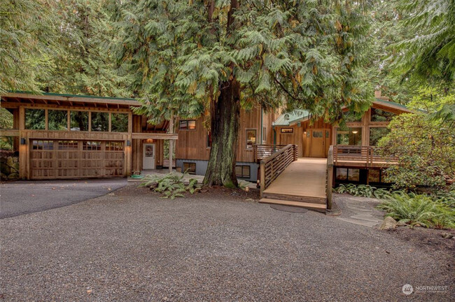 Luxury wooden trims house in the woods yet close to downtown - 23007 NE 61st St