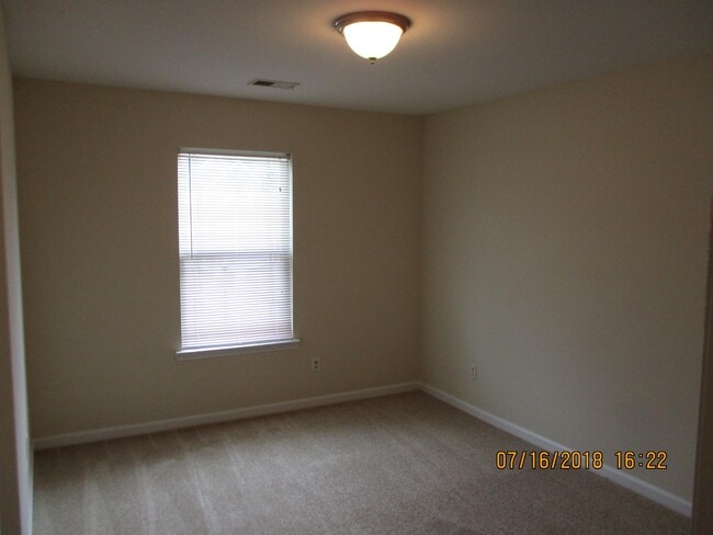 Building Photo - 159 Chapel Lake S