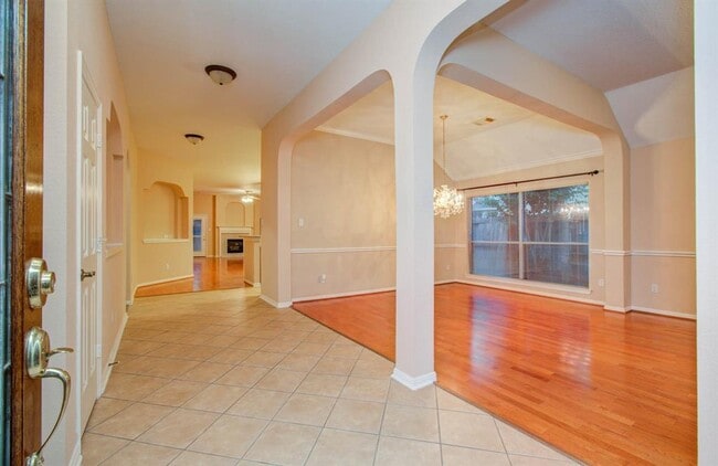 Building Photo - 14403 Red Tailed Hawk Ln