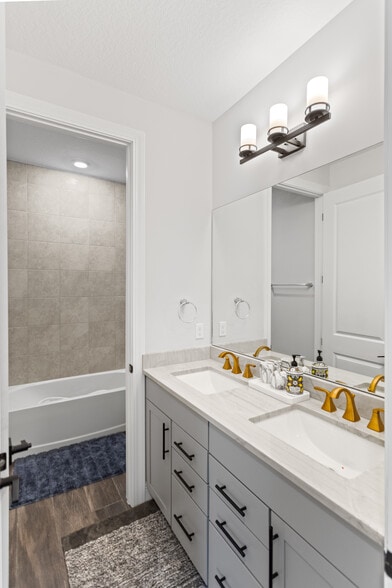 Building Photo - 4022 Large Leaf Ln