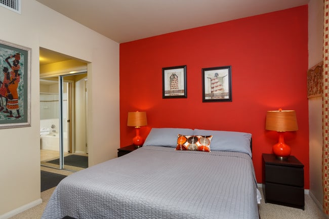 Building Photo - 2400 Fifth Ave