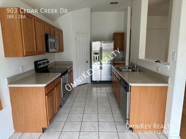 Building Photo - 903 Cedar Creek Dr