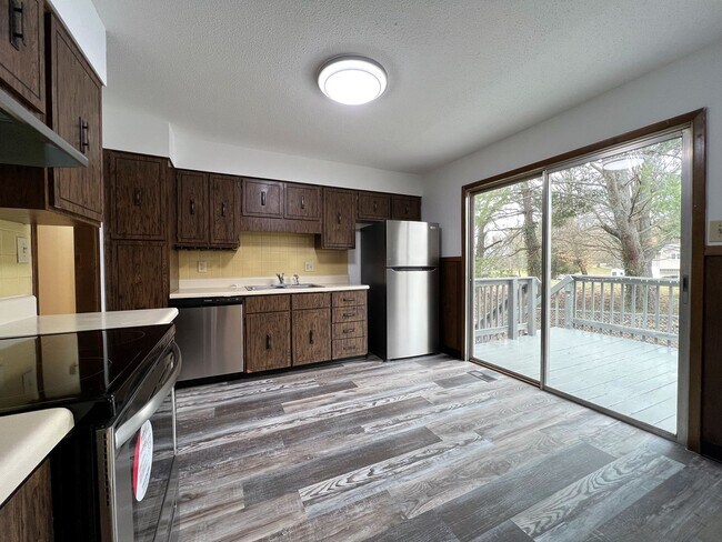 Building Photo - NEW RENTAL RATE...4 BEDROOM HOME IN FARRAGUT!!!