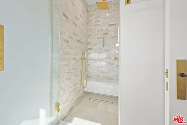 Building Photo - 1153 S Clark Dr