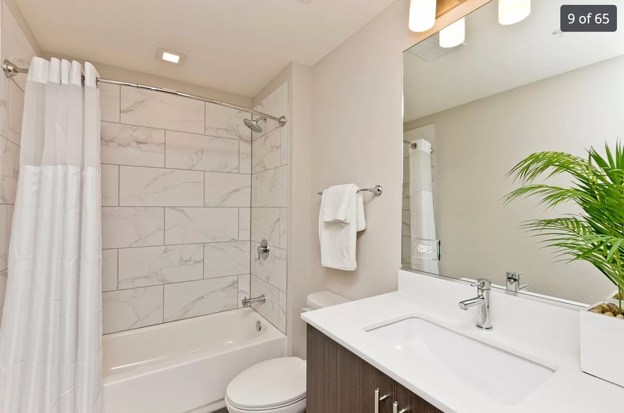 Building Photo - 1429 N Wells St