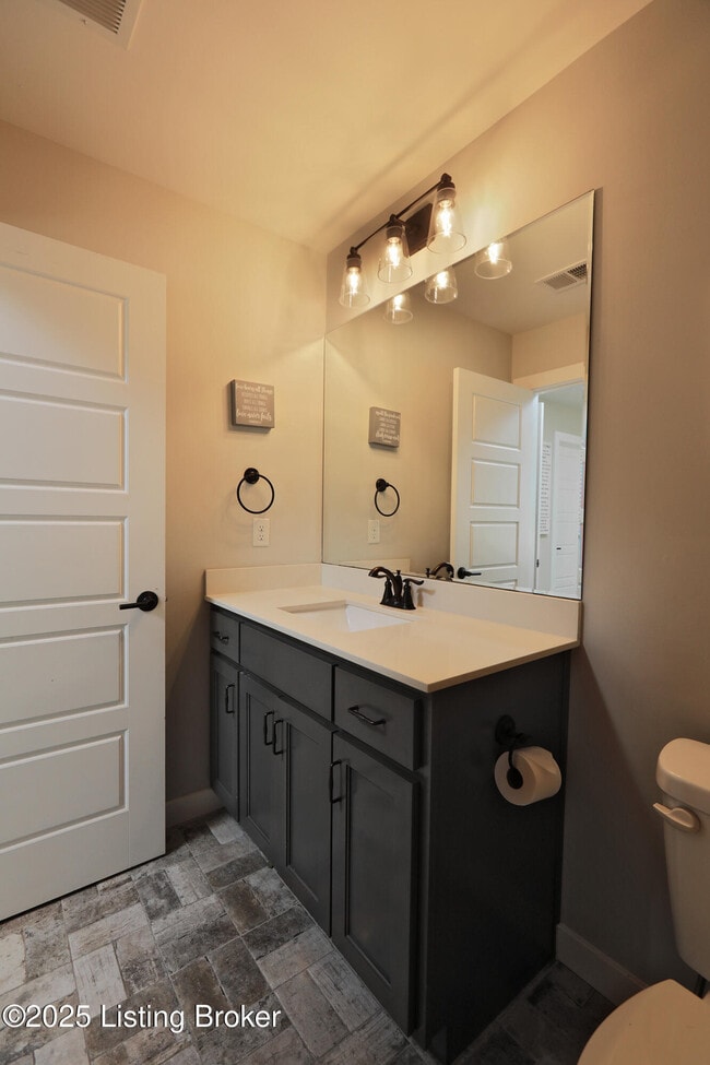 Building Photo - 14000 Glendower Dr