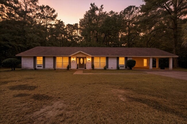 Building Photo - MOVE-IN READY! (Pet Friendly)