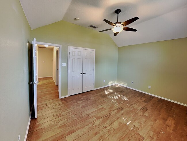 Building Photo - Your Dream Home Awaits in Parkwest—No Carpet, All Charm!