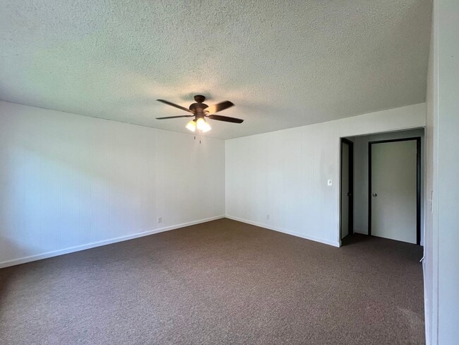 Building Photo - 2 Bedroom, 1 Bath Condo- Hilo Terrace