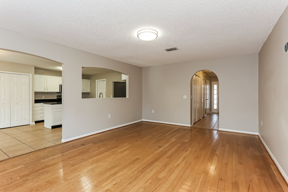 Building Photo - 58 Reeding Ridge Dr W