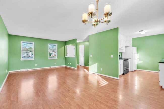 Building Photo - 3BR/2BA Cul-de-Sac Retreat Minutes from Downtown..Fenced Yard & Deck! $2100/mo rent