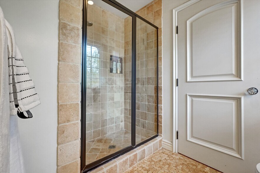 Building Photo - 4751 Topeka Dr