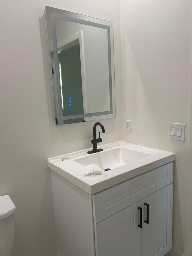 Building Photo - 7538 Cozycroft Ave