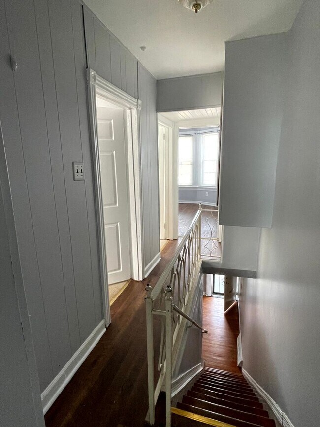 Building Photo - 3 Bedroom Home Steps to LaSalle University
