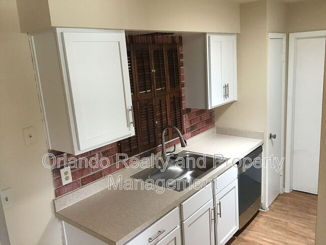 Building Photo - 7024 Chaucer Ln