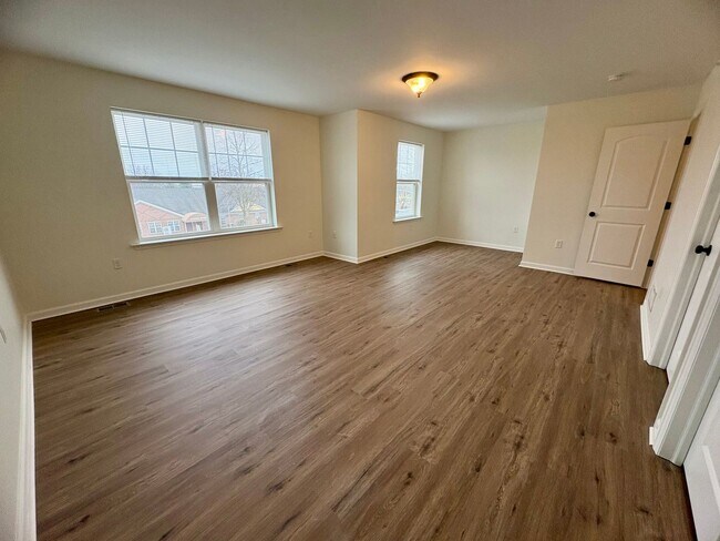 Building Photo - 3 Bedroom 2.5 Bathroom Townhome in Mechanicsburg!