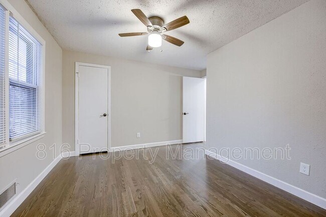 Building Photo - 3828 E 72nd Terrace