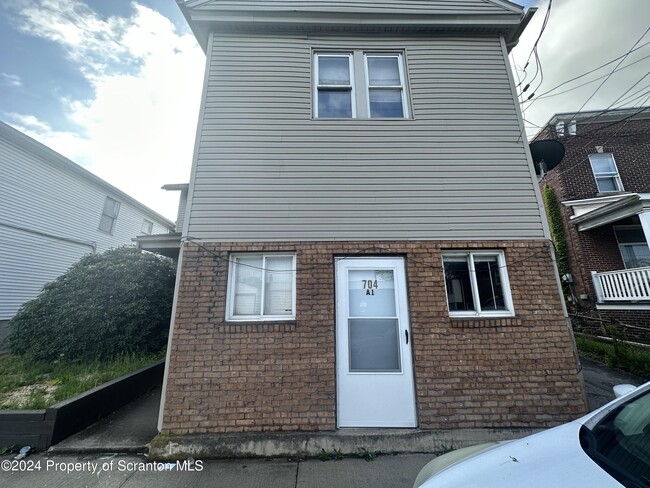 Primary Photo - 704 Hazle St