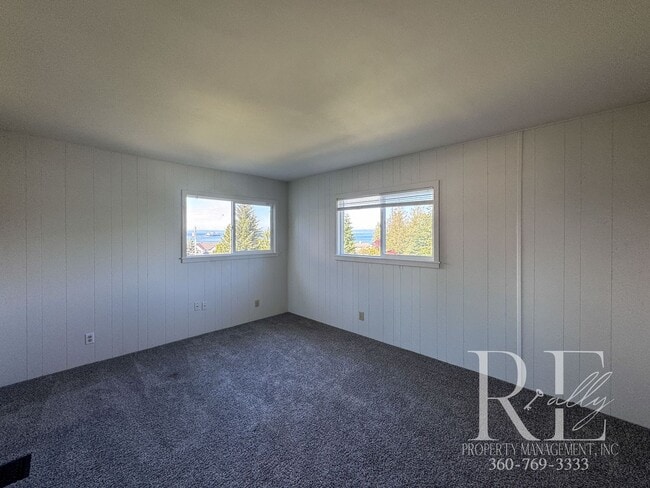 Building Photo - Coastal 3-Bed Home with Stunning Puget Sou...