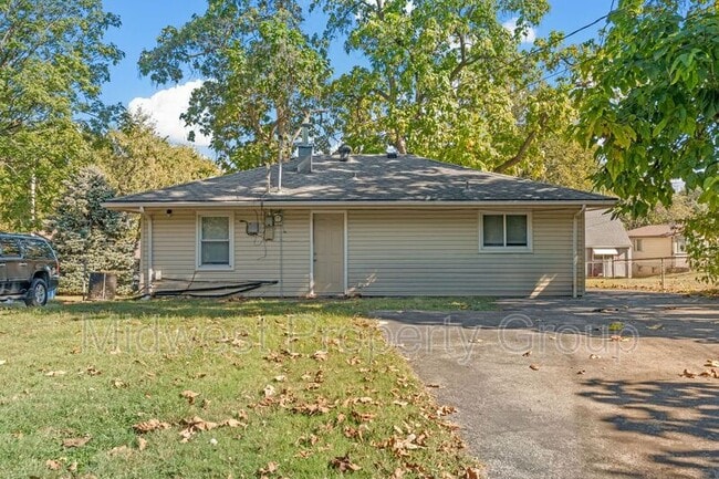Building Photo - 3661 High Dr