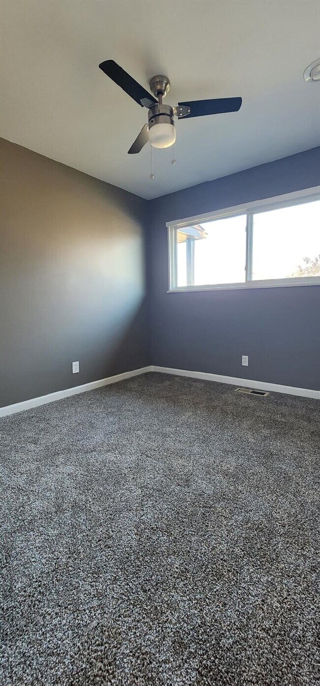 Building Photo - 956 Altavia Dr