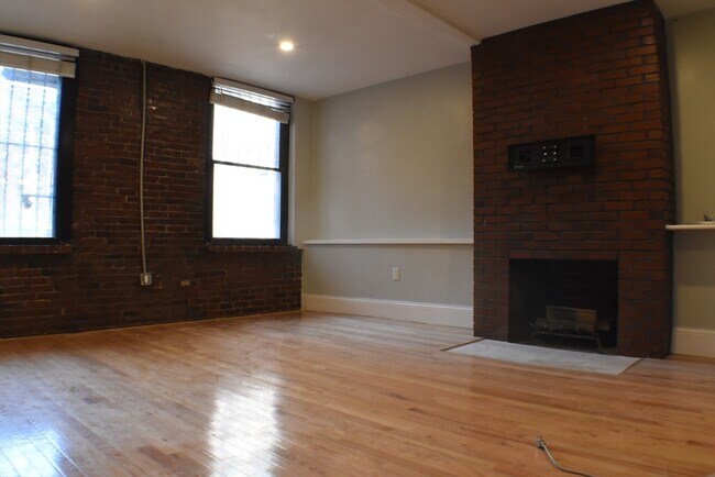 Building Photo - 31 Fairfield St