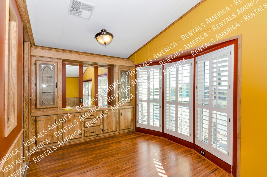 Building Photo - 10684 N Stromboli Ave