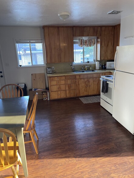 Building Photo - 186 N 500 E