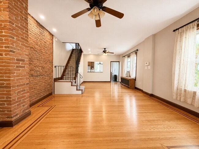 Building Photo - Charming Manayunk Rowhome with Private Yard & Front Porch Near Main Street