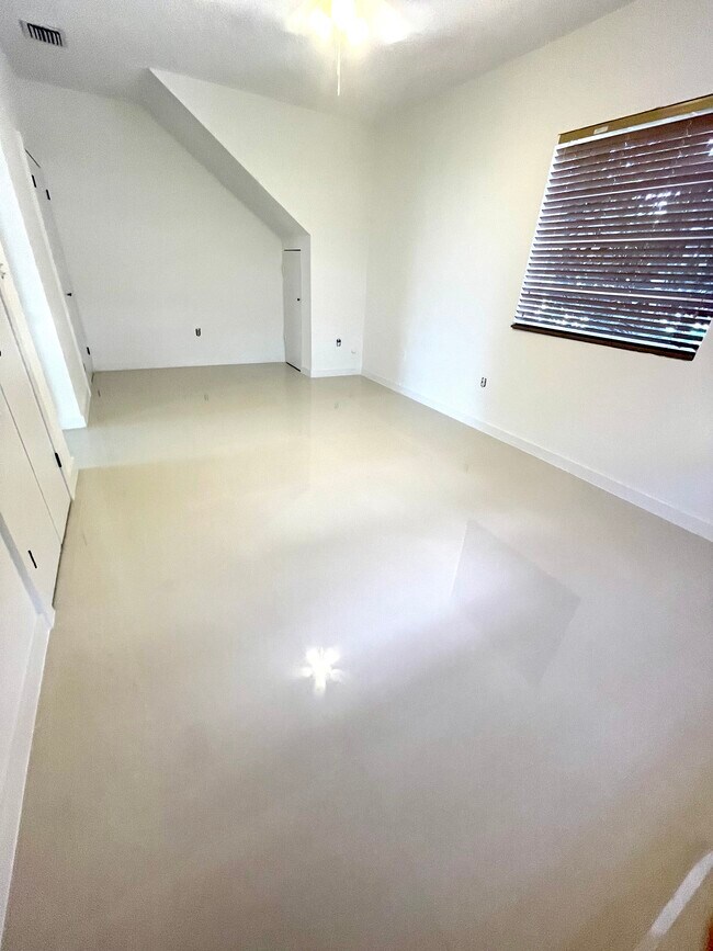 Building Photo - 1931 SW 17th Ct