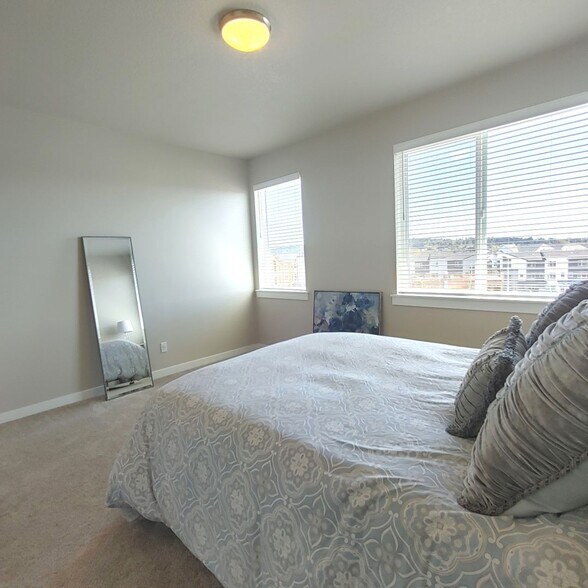 Building Photo - 17215 SW Goldcrest Ln
