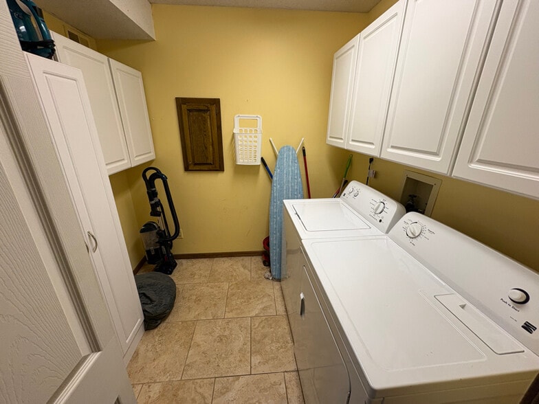 Building Photo - 5710 NW Verlin Dr