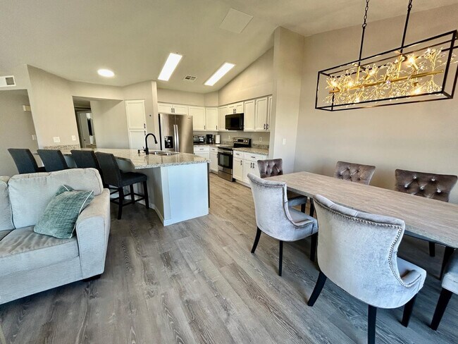 Building Photo - 4212 E Sandia St