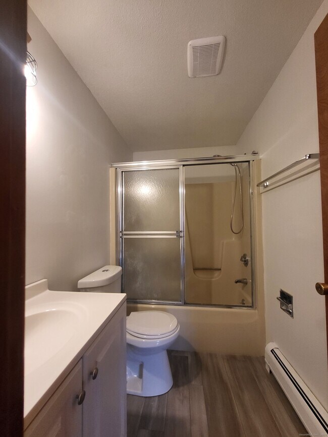 Building Photo - 1730 Farmington Ave