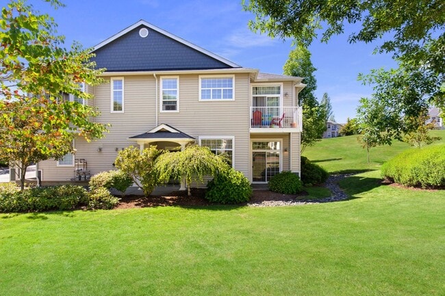 Building Photo - Ground Level Upgraded 2 Bedroom in Sterling Square!