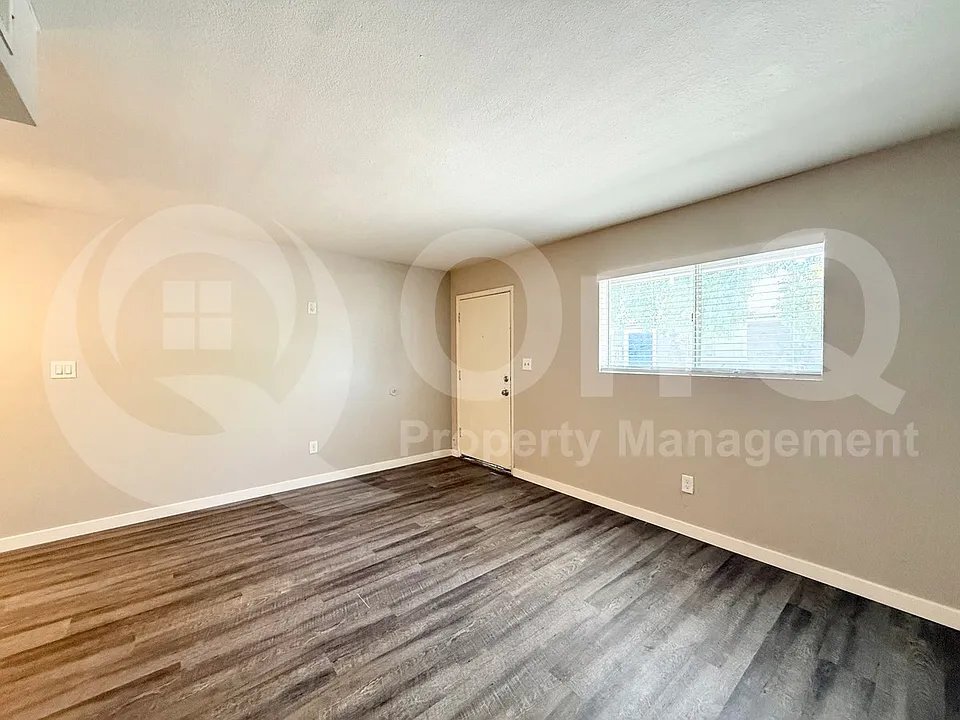 Building Photo - 3002 E Waltann Ln