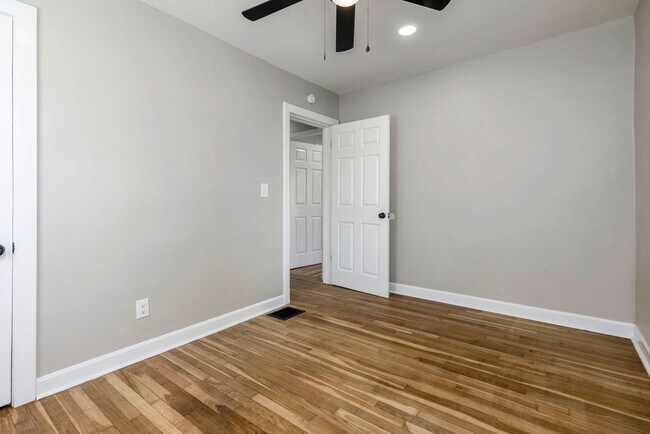 Building Photo - 2220 Auburn Dr