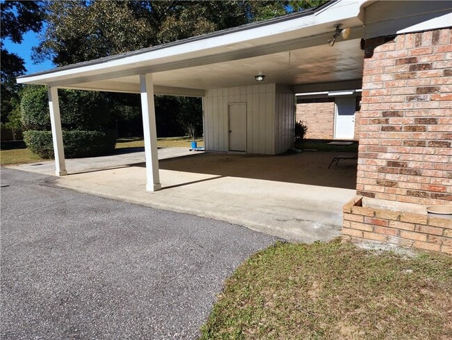 Building Photo - 3381 Woodard Dr