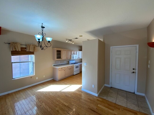 Building Photo - 3 Bedroom Single Story Home Available Near...