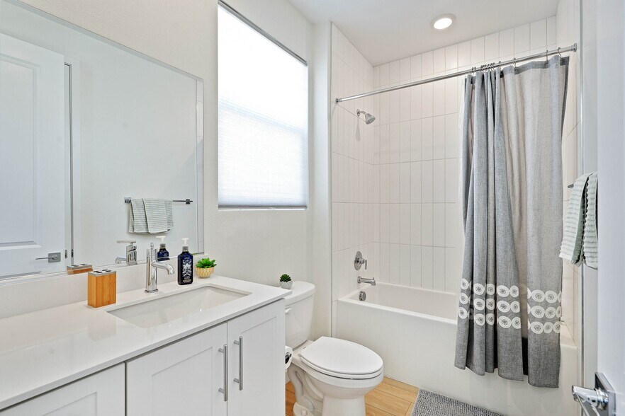 Bathroom #2 | Upper Third Level - 27586 Manzanita Way
