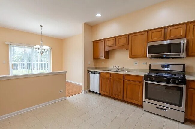 Building Photo - 1953 Fountain Grass Cir