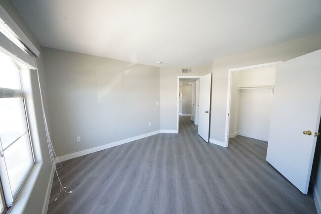 Building Photo - SHOWINGS AVAILABLE NOW