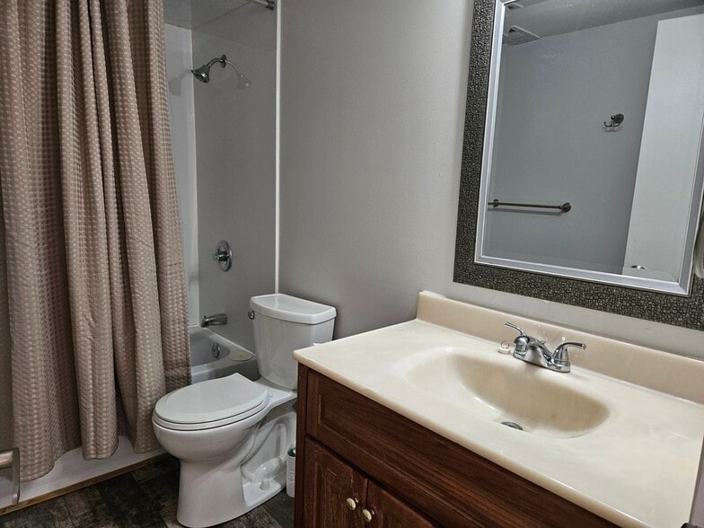 Building Photo - 8709 Candlewood Trail