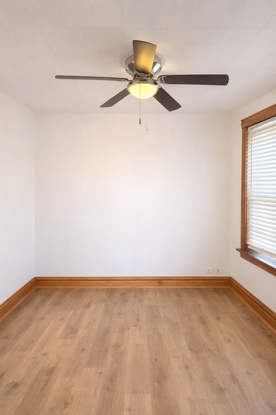 Building Photo - 1539 W 71st St