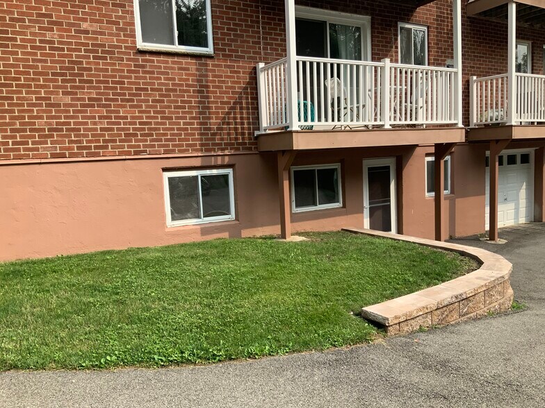 Building Photo - 300 Ketchamtown Rd